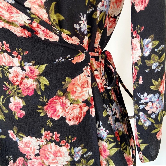 Moiety Floral Wrapped Top - Picture 4 of 6